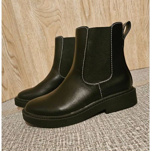 Urban Outfitters Leather Chelsea Pull-On Boots Womens Size US 6 Black Ankle - Picture 3 of 8